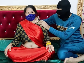 Sexy Indian Madame Sex with her Servant in Silk Saree