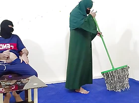 Muslim Niqab House Mademoiselle Fucked Hard By her Boss