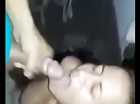 Novinha pedindo leitinho na cara
