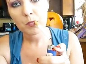 I attempt a smoking fetish together with this woman is driving me absurd