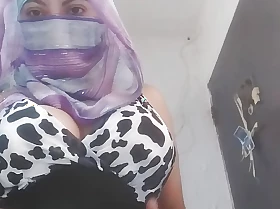 Real Hot Arab In Niqab Islam Spliced Showing Ass Against Religion And Squirts On Webcam