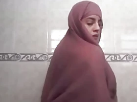 Arab dancing naked fitfully swallowing 5 cocks