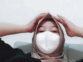 This hijab girl masturbates in her territory alone