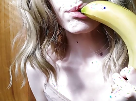 Blowjob on a sweet banana