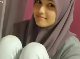 Aksi Gadis Melayu Telanjang