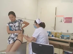 peeping chinese woman allowing for regarding the hospital for an injection.4_2