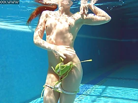 Milf toddler Nicole Bud shaking ass underwater