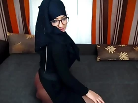 Muslimgirl - playing with will not hear of pussy