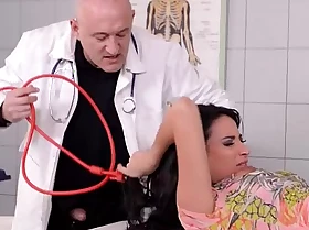 Beautiful french girl screwed good in clinic pt 1
