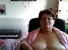 Flashing granny wean away from webcamhooker us chubby plump titties