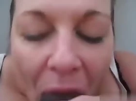 I am amateur chubby who's sucking a fat dick in video