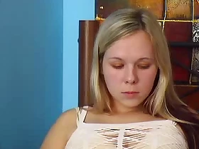 Hot Golden-Haired livecam hotty