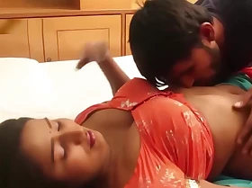 Telugu housewife saree draping below omphalos romance hawt scene