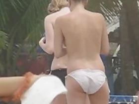 Spy cam on the beach provisos tits