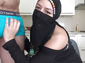 In one's birthday suit algerienne excitee en hijab trompant avec de grosses bites a Marseille