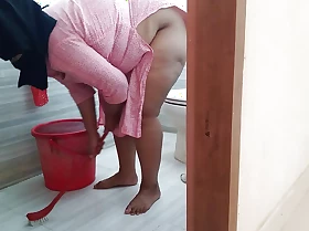 Saudi sexy broad in the beam butt maid takes off her pajamas & cleans the evacuate the bowels when owner comes in & about fucks her - Illustrious cum