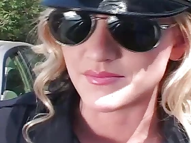 policewoman fucks bandits towards the rear on roadside