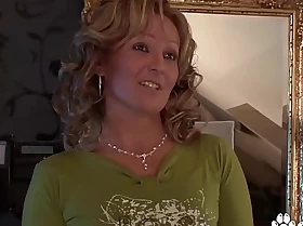Mature cougar lets a lucky young man piss all desert her
