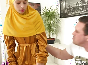 XXX babe in hijab gets discount in interchange for mad about