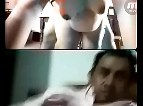 Vídeollamada Excitante esposa puta Ramera con sus amantes de Internet, los deslechar con su cuerpo y culo de Puta Ramera Rica