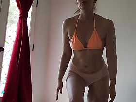 Hawt mummy Sunrise Willows showing her cameltoe in down in the mouth panties while doing yoga