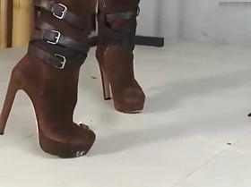 Jocelyn crushes roaches close to her sexy boots!