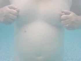 teat play in the pool