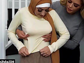 Virgin muslim teen in hijab deflowered unconnected with tutor and stepmom