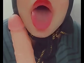 Perfect and thick-lipped Muslim slut has very hard blowjob with dildo bottomless gulf throat doing