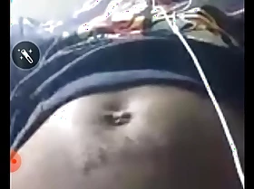 Jeune homme vivant au Maroc se masturbe sur webcam et joue au film pornographique xvidéo