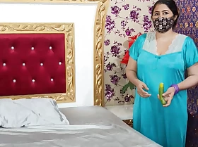 Sexy Pakistani Astonishing Aunty Fucking Pussy by Dildo with Sexy Punjabi Chatting